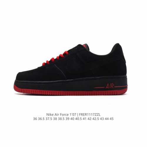 耐克 Nike Air Force 1 '07 Low 空军一号含气垫 低帮百搭厚底增高休闲运动板鞋。柔软、弹性十足的缓震性能和出色的中底设计，横跨复古与现代的