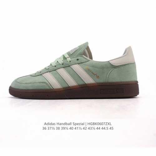 阿迪达斯 Adidas Handball Spezial 低帮三叶草学院风复古休闲板鞋 德训鞋 橡胶底柔软皮革经典运动鞋板鞋。圆头、缝合拼接设计、正面绑带、鞋舌