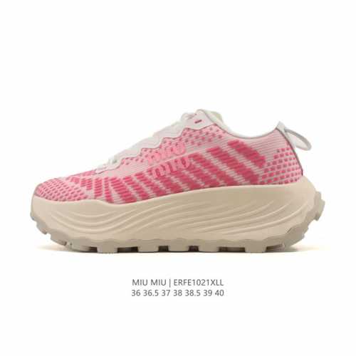 新品公司级 Miumiu厚底增高运动老爹鞋，时尚舒适之选！缪缪 Miumiu 的厚底跑鞋，以其卓越的品质和时尚感，成为了时尚达人们的宠儿。这款鞋子采用高品质的水