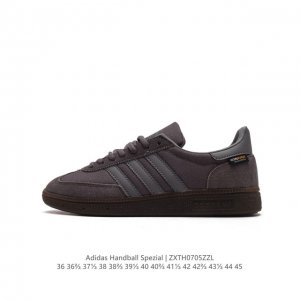 阿迪达斯 Adidas HANDBALL SPEZIAL 低帮三叶草学院风复古休闲板鞋 德训鞋 橡胶底织物皮革拼接鞋面 经典运动鞋板鞋。圆头、缝合拼接设计、正面