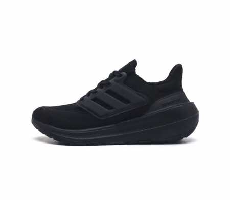 真爆 阿迪达斯 .男女老爹鞋 全新adidas Ultra Light Boost 系列超轻升级 10周年新一代缓震运动跑鞋 在阿迪达斯boost跑鞋面世十周年 - 点击图像关闭