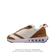 耐克 Nike Air Max Dawn 黎明系列 低帮气垫百搭休闲运动慢跑鞋，从配色上彰显出浓厚的复古气质。最大的亮点当属鞋型设计上加入结构元素，汲取 4年诞
