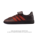 性价比版本 阿迪达斯 Adidas Handball Spezial 低帮三叶草学院风复古休闲板鞋 德训鞋 橡胶底柔软皮革经典运动鞋板鞋。圆头、缝合拼接设计、正