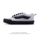 130 万斯 Vans Knu-Skool Vr3 Lx 面包鞋皮革鞋面。坎普尔·茱利安系列低帮复古硫化休闲运动板鞋“肥胖版大Logo”要说整个2023年最为热