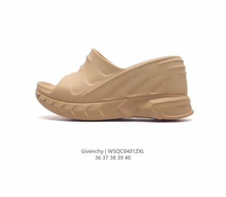 Givenchy 纪梵希 女士粗高跟鞋 夏季一字拖鞋 厚底增高女鞋 高端奢潮 网红款 经典潮流givenchy压纹logo 超软鞋底休闲拖鞋 沙滩鞋 海外代购 - 点击图像关闭