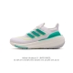 公司级 阿迪达斯 爆米花 男女鞋 Adidas Ultraboost 21低帮畅跑缓震回弹跑步运动鞋，Ultraboost 21以全新的外观示人。此次采用全新编