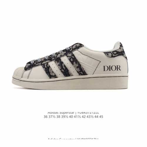 阿迪达斯 Adidas Superstar 2025年新款鞋子 蛇年新款经典贝壳头系列 新款休闲板鞋潮流男女士运动鞋。鞋面柔软皮革拼接材质 标志性的贝壳鞋头，简