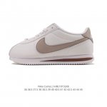 Nike Classic Cortez Nylon 耐克阿甘鞋男女子运动鞋。秉承元年款经典风格，糅合防水鞋面设计，令双足保持干爽舒适。防水锦纶鞋面强势抵御风雨侵