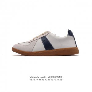 Maison Martin Margiela 马丁 马吉拉 德训休闲板鞋。牛皮革柔软细腻的特点与麋鹿皮的绒毛质感相结合，使其既有超高的柔软舒适度，又同时保持不错