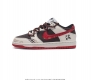 耐克 Sb 系列 Nike Dunk Low Se Free. 99 Gs 复古休闲板鞋 复古vibe风芝加哥打孔解构绑带 双鞋带 低帮板鞋 采用天然皮革 经久