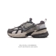 Nike 耐克 V2K Run 减震防滑 复古低帮运动跑步鞋 超火复古跑鞋，采用太空革组合呼吸网眼布鞋面材质，搭载正确4层组合底模，嵌入tpu加固稳定模块,双层