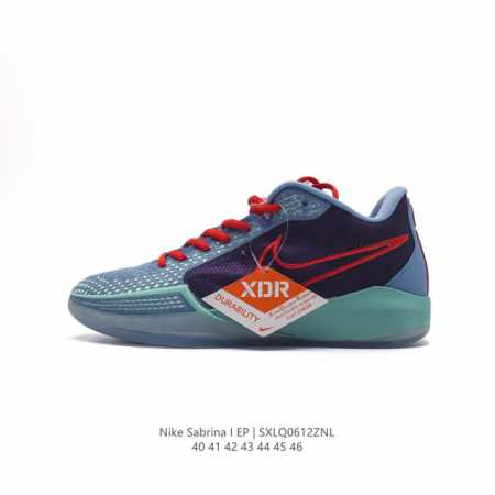 Wnba 球星sabrina Ionescu 的签名鞋nike Sabrina 1 篮球鞋正式发布 这双鞋定位是中性，并不限定于女子款式。低帮设计，鞋面材质选取 - 点击图像关闭