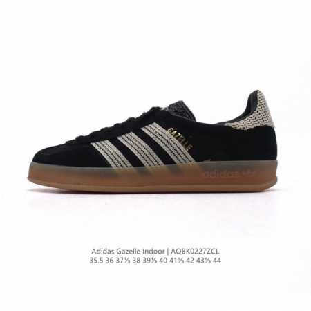 阿迪达斯 Adidas Originals Gazelle Indoor复古三叶草防滑透明橡胶板鞋经典运动鞋。这款经典鞋,忠于原版设计,缀撞色三条纹和鞋跟饰片。 - 点击图像关闭