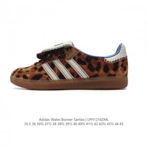 真标 阿迪达斯 德训鞋 经典复古低帮休闲运动慢跑鞋wales Bonner X Adidas 2024 全新秋冬系列联名鞋款 经典运动板鞋。该鞋超大鞋舌采用毛绒