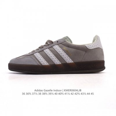 阿迪达斯 Adidas Originals Gazelle Indoor复古三叶草防滑透明橡胶板鞋经典运动鞋。这款经典鞋,忠于原版设计,缀撞色三条纹和鞋跟饰片。