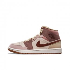 真二层耐克 Nike Air Jordan 1 Retro High Og 乔丹一代aj1 乔1 Aj1 高帮篮球鞋复刻运动鞋 皮面高帮板鞋的设计灵感源自运动夹