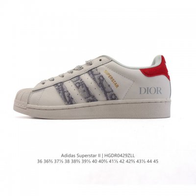 阿迪达斯 Adidas Superstar 2025年新款鞋子 蛇年新款 经典贝壳头系列 新款休闲板鞋潮流男女士运动鞋 。鞋面柔软皮革材质 标志性的贝壳鞋头，简