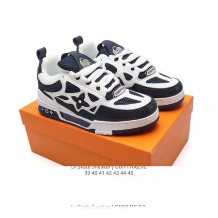 公司级 LV Skate Sneaker 路易威登 男士运动板鞋于 2024 秋冬秀场初次亮相，此次以粒面牛皮革焕新呈现。加垫鞋领和鞋舌援引滑板鞋设计，科技鞋带 - 点击图像关闭