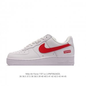耐克 Nike Air Force 1 '07 Low 空军一号含气垫 低帮百搭厚底增高休闲运动板鞋。柔软、弹性十足的缓震性能和出色的中底设计，横跨复古与现代的