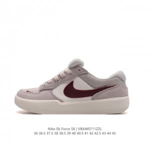 耐克nike Sb Force 58 运动滑板鞋。这是一款将前沿创新带入街头的单品，它具有硫化杯底，具有出色的耐用性和灵活性。使用柔软皮革加帆布拼接鞋面，在饰面