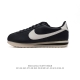 Nike Classic Cortez Nylon 耐克阿甘鞋男女子运动鞋。秉承元年款经典风格，糅合防水鞋面设计，令双足保持干爽舒适。防水锦纶鞋面强势抵御风雨侵