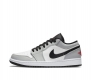 二层皮耐克 乔丹air Jordan 1 Low Aj1 乔1 乔丹1代 低帮板鞋复古文化休闲运动篮球鞋 从19 年面世的元年款汲取设计灵感 采用简洁大方的经典