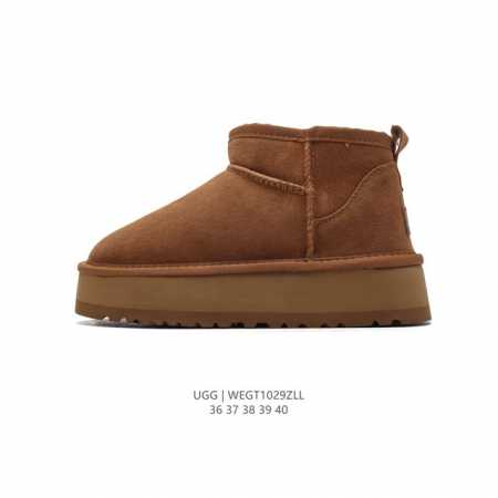 UGG 中帮靴子 雪地靴 俏皮可爱的百变造型， 美国轻奢品牌UGG 平底系列冬季羊毛一体雪地休闲保暖毛毛家居包头棉鞋。官方同步包装 检验标 材料采用原厂防污防水 - 点击图像关闭