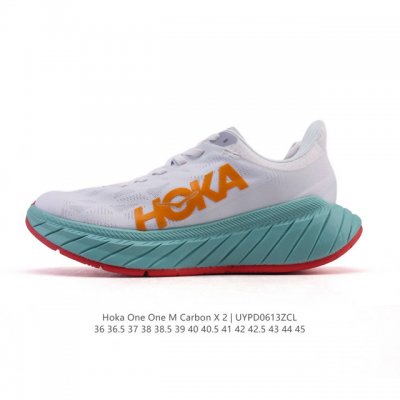 新品 Hoka Carbon X2公路跑步鞋卡奔X2竞速碳板减震网面跑鞋男女运动鞋 厚底增高老爹鞋。整体像一艘弯弯的小船，前“凸”后“翘”，踩上去有没有要滚动的
