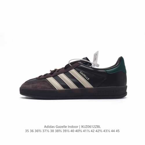 阿迪达斯 Adidas Originals Gazelle Indoor 复古三叶草防滑透明橡胶板鞋经典运动鞋。这款经典鞋,忠于原版设计,缀撞色三条纹和鞋跟饰片
