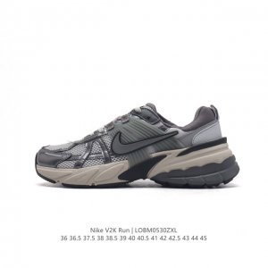 Nike 耐克 V2K Run 减震防滑 复古低帮跑步鞋 超火复古跑鞋，采用太空革组合呼吸网眼布鞋面材质，搭载正确4层组合底模，嵌入tpu加固稳定模块,双层md