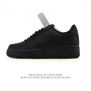 耐克 Nike Air Force 1 '07 Low 空军一号含气垫 低帮百搭厚底增高休闲运动板鞋。柔软、弹性十足的缓震性能和出色的中底设计，横跨复古与现代的