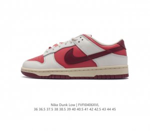 耐克 Nike Dunk Low 运动鞋复古板鞋，尽情迈步，彰显个性风采。采用天然皮革，经久耐穿，塑就如元年款 Dunk 般的复古质感。鞋头透气孔，搭配鞋口和鞋