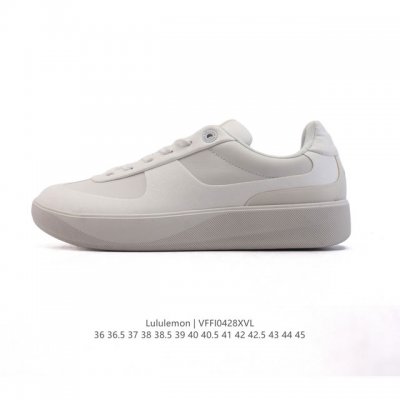 公司级 Lululemon Cityverse 露露乐蒙 板鞋 小白鞋，Lulu家的第一双男女款板鞋，做的真心不错，颜值挺高的，上脚很轻盈，脚感还算舒适，整体以
