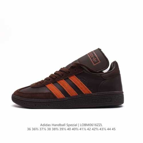 阿迪达斯 Adidas Handball Spezial 中帮三叶草学院风复古休闲板鞋 德训鞋 橡胶底柔软皮革经典运动鞋板鞋。圆头、缝合拼接设计、正面绑带、鞋舌