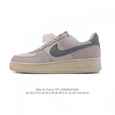 特价 耐克 Nike Air Force 7 Low 空军一号含气垫 小白鞋 低帮百搭厚底增高休闲运动板鞋。柔软、弹性十足的缓震性能和出色的中底设计，横跨复古与