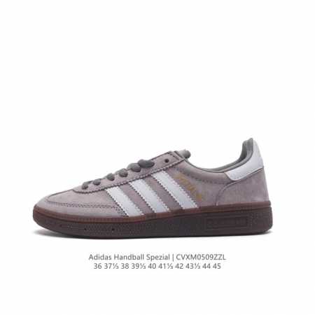 阿迪达斯 Adidas Handball Spezial 三叶草学院风复古休闲板鞋 德训鞋 橡胶底柔软皮革经典运动鞋板鞋。圆头、缝合拼接设计、正面绑带、鞋舌部位 - 点击图像关闭