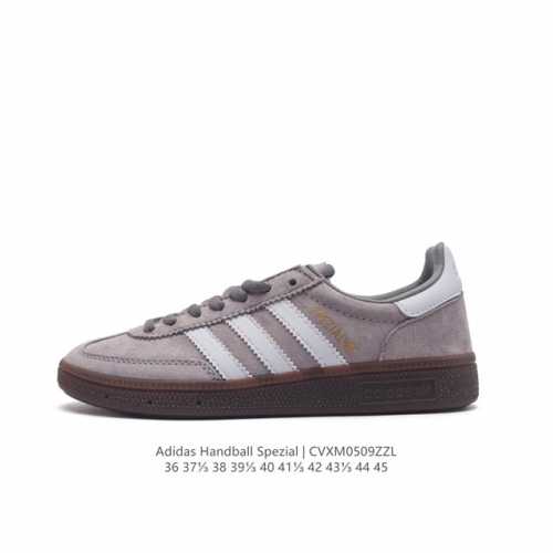 阿迪达斯 Adidas Handball Spezial 三叶草学院风复古休闲板鞋 德训鞋 橡胶底柔软皮革经典运动鞋板鞋。圆头、缝合拼接设计、正面绑带、鞋舌部位