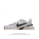 Nike 耐克 V2K Run 减震防滑 复古低帮跑步鞋 超火复古跑鞋，采用太空革组合呼吸网眼布鞋面材质，搭载正确4层组合底模，嵌入tpu加固稳定模块,双层md