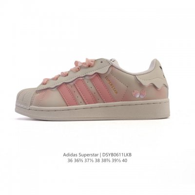 真标 阿迪达斯 Adidas Superstar 2025年新款鞋子 蛇年新款经典贝壳头系列 新款休闲板鞋潮流女士运动鞋。鞋面柔软皮革拼接材质 标志性的贝壳鞋头