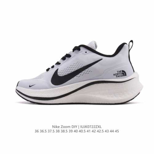 Nike ‘Diy’ 耐克 登月透气缓震疾速跑鞋 厚底增高运动老爹鞋 ，在鞋底部分搭载全掌型Zoom Air配置 锐意革新缓震系统 缔造平稳顺畅的自然步履体验。