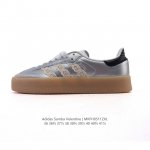 adidas 阿迪达斯 女款运动鞋 三叶草Samba Velentine 休闲鞋 德训鞋 复古板鞋经典运动鞋。一款阿迪达斯的Samba面包鞋，该鞋具有厚实的用料
