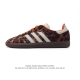 阿迪达斯 德训鞋 Adidas Originals Samba Og Shoes 经典运动鞋小白鞋 豹纹 T头鞋 男女板鞋 彰显休闲摩登风情的时尚经典鞋。它诞生
