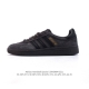 头层皮 阿迪达斯 Adidas Handball Spezial 三叶草学院风复古休闲板鞋 德训鞋 橡胶底柔软皮革经典运动鞋板鞋。圆头、缝合拼接设计、正面绑带、