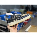 性价比产物 耐克 Nike Air Force 1 '07空军一号 中帮百搭休闲运动板鞋 柔软 弹性十足的缓震性能和出色的中底设计 横跨复古与现代的外型结合 造