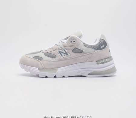新百伦new Balance 992 复古风格简约经典舒适百搭时尚休闲鞋缓震透气跑步鞋 鞋面采用猪皮革与织物相结合 尼龙网布在拼接工序上极为繁复 彰显质感的同时 - 点击图像关闭