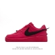 耐克 空军一号 AF1 低帮休闲板鞋 Ambush x Nk Air Force 1'07 Low SP 空军一号联名标志性的Swoosh延伸至鞋跟之外，鞋舌和