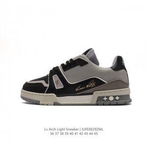 公司级 路易威登 Louis Vuitton LV路易威登板鞋 时尚运动鞋 潮厚底增高鞋 。舒适防滑底和百搭性霸屏整个时尚娱乐圈，细节调整完美主义！鞋面采用柔软