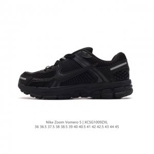 Nike 耐克夏季 Zoom Vomero 5 运动鞋休闲训练跑步鞋。Nike Zoom Vomero 5 男女子运动鞋妥帖包覆足部，提供透气支撑效果。耐穿材料