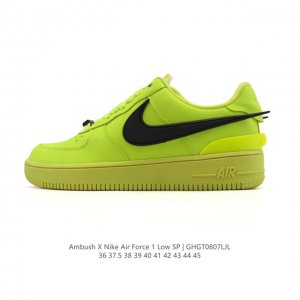 耐克 空军一号 Af1 低帮休闲板鞋 Ambush X Nk Air Force 1'07 Low Sp 空军一号联名标志性的Swoosh延伸至鞋跟之外，鞋舌和