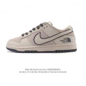 特价 耐克 Nike Dunk Low Retro 运动鞋复古板鞋。作为 80 年代经典篮球鞋款，起初专为硬木球场打造，后来成为席卷街头的时尚标杆，现以经典细节